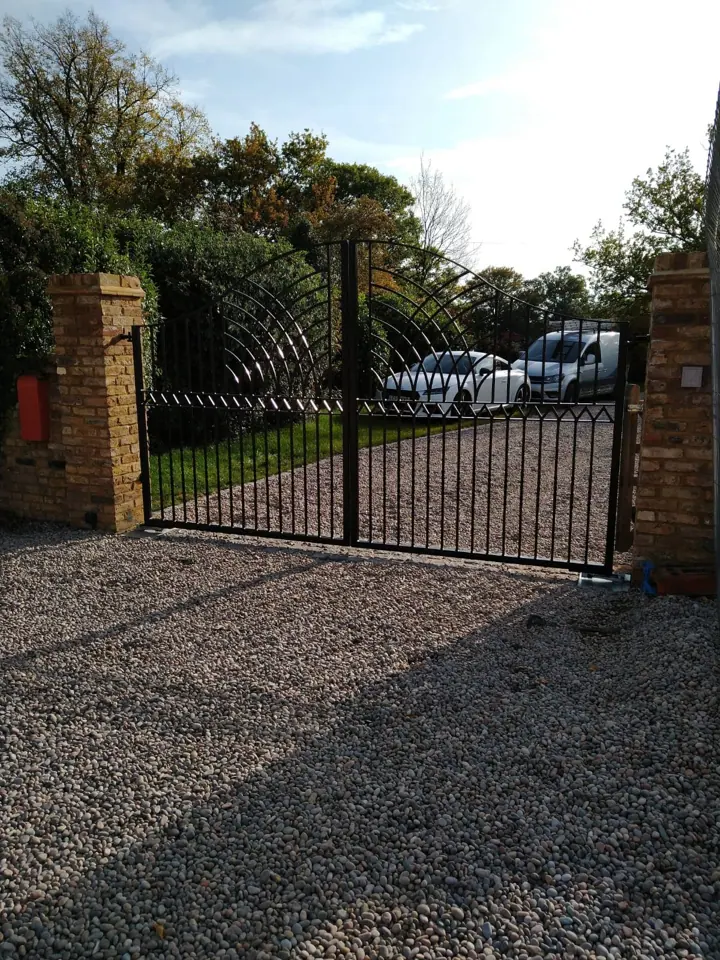 Driveway gate